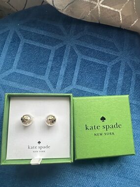 kate spade Pearl Flower Stud Earrings - White & Gold